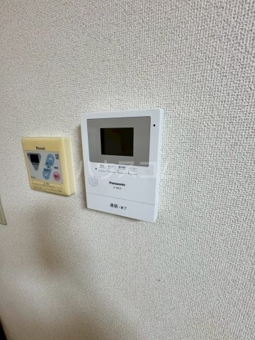 ����10