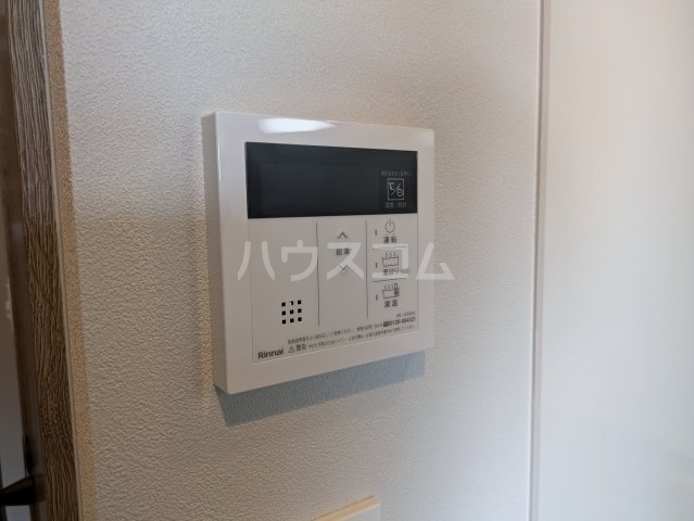 ����16