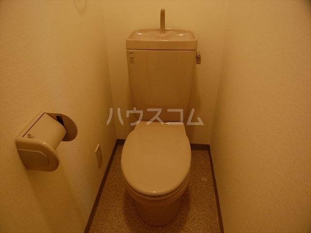 ����17