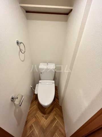 ����4