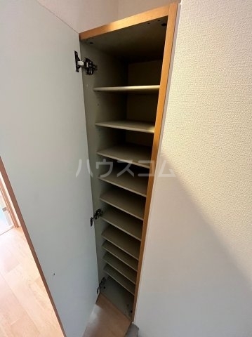 ����15