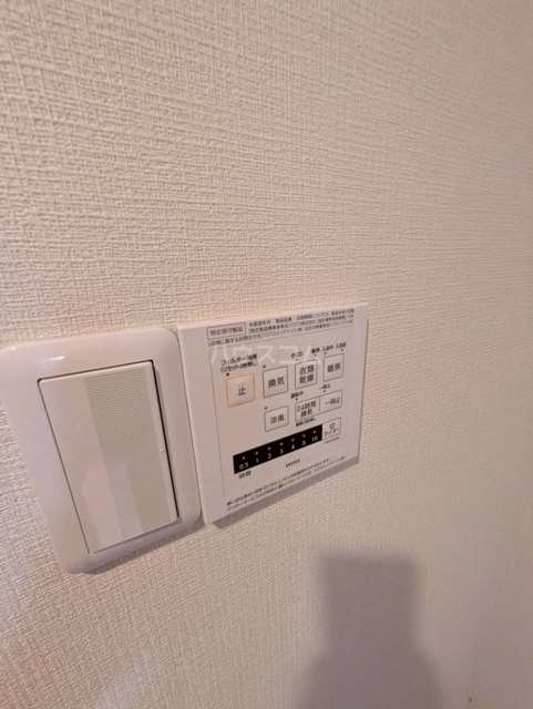 ����16