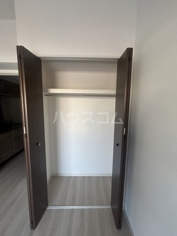 ����4