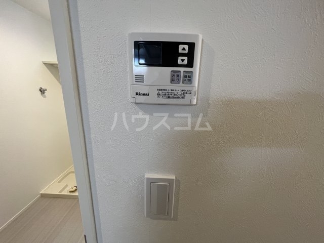 ����9