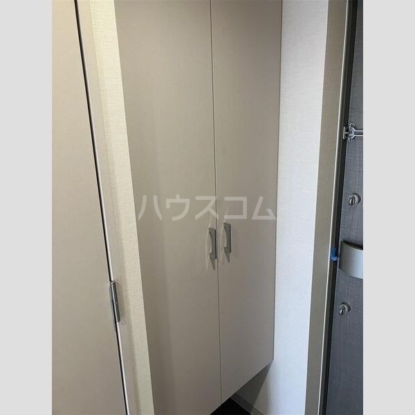 ����12