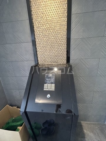 ����15