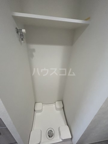 ����9