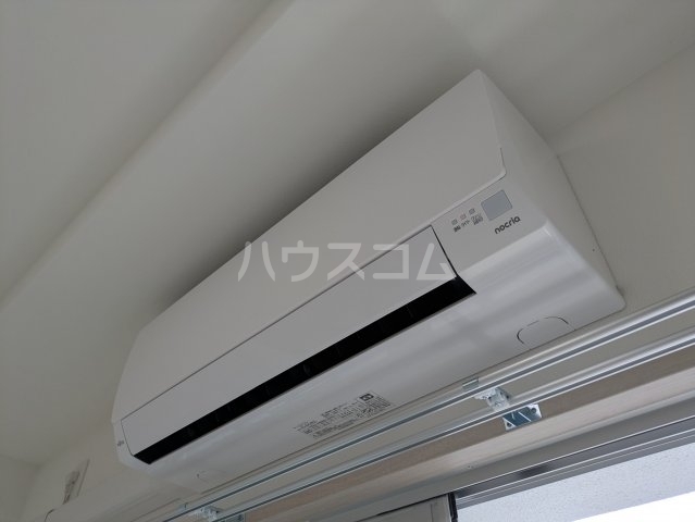 ����12