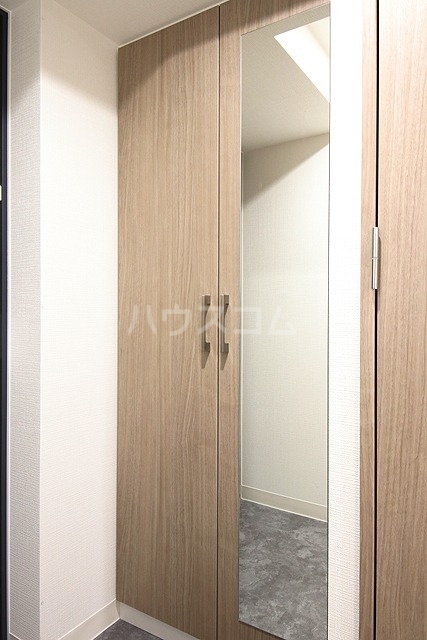 ����17