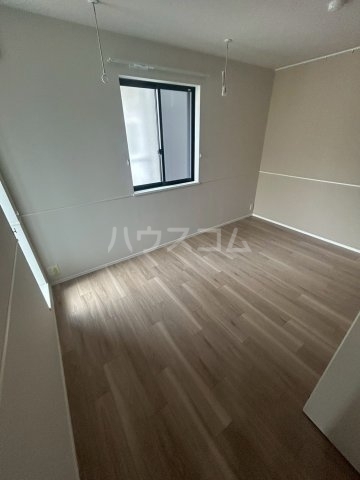 ����17