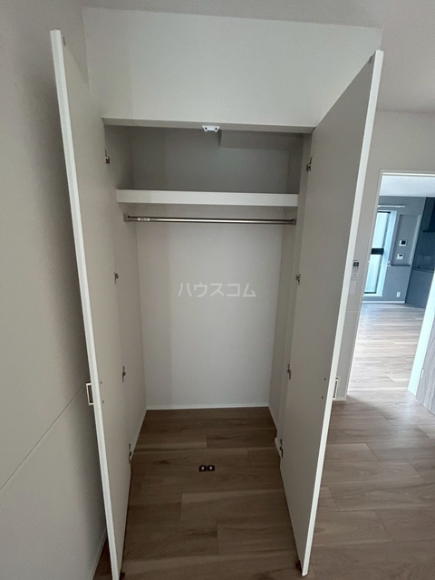 ����12