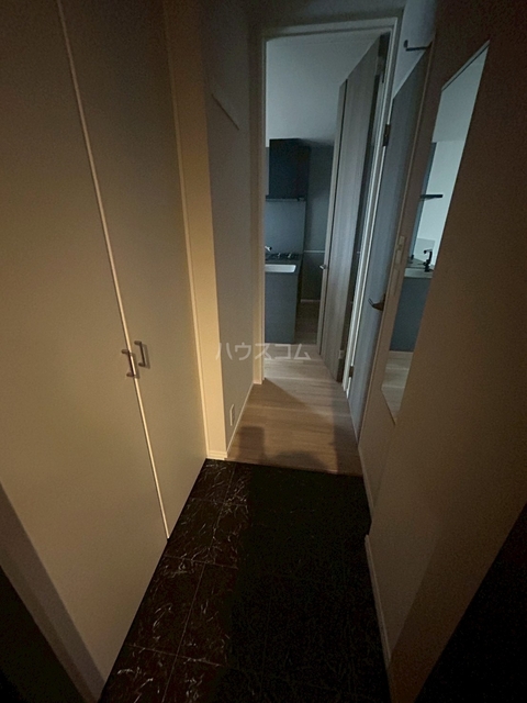 ����16