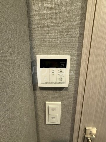 ����12