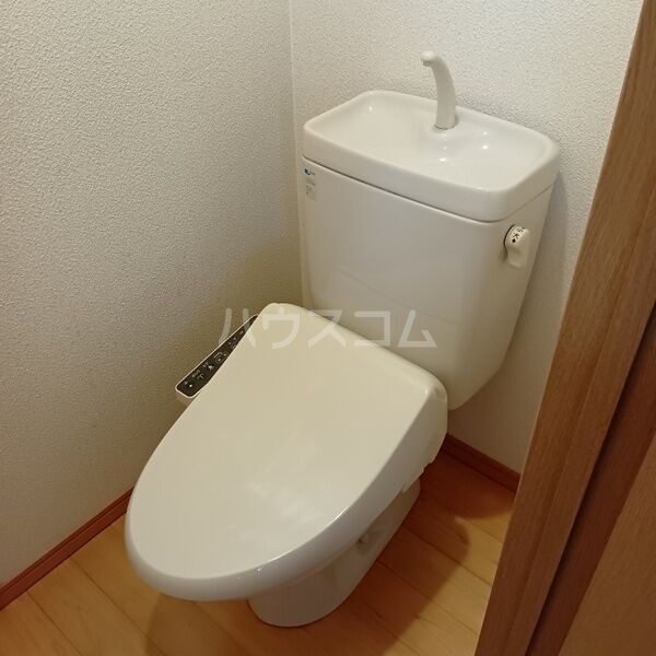 ����4