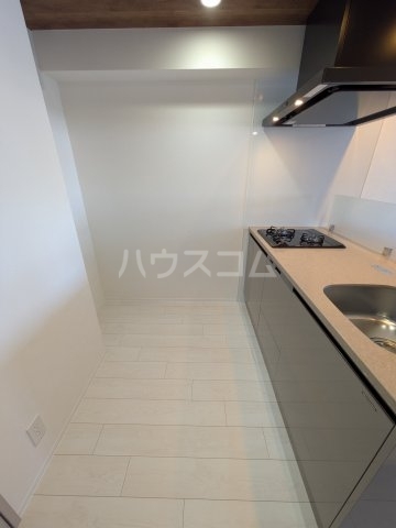 ����15