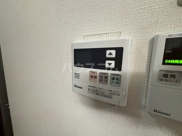 ����25
