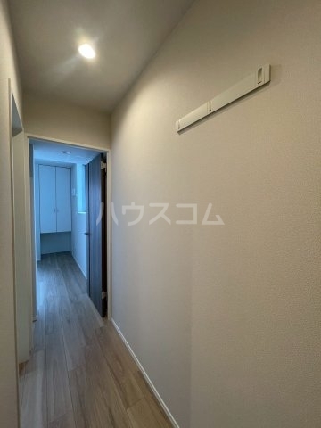����20