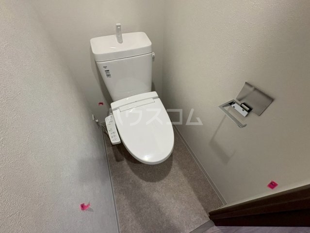 ����4