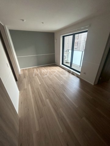 ����15