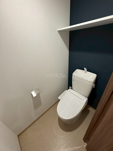 ����4