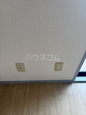 ����20