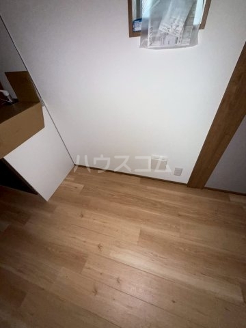 ����15