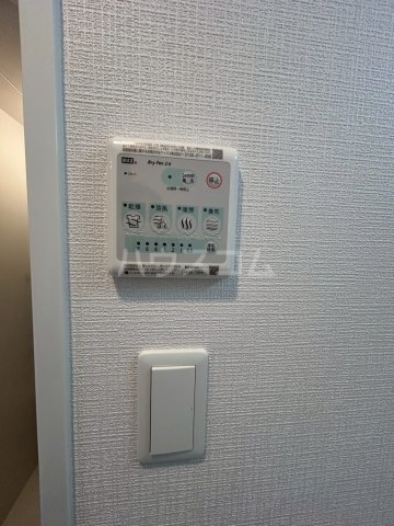 ����12