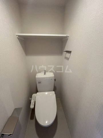 ����4