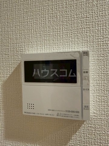 ����15