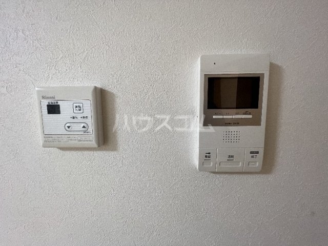 ����12