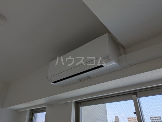 ����12