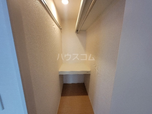 ����16