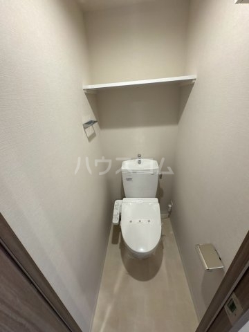 ����4
