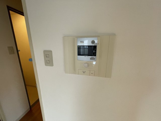 ����11