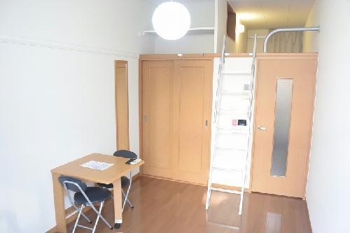 ����12