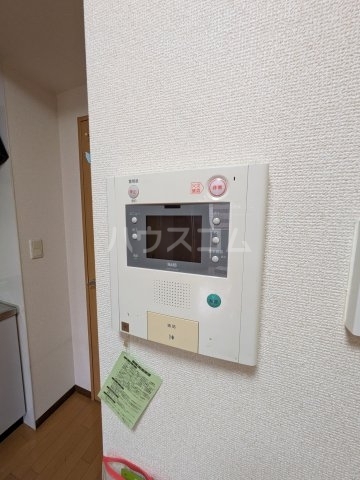 ����17