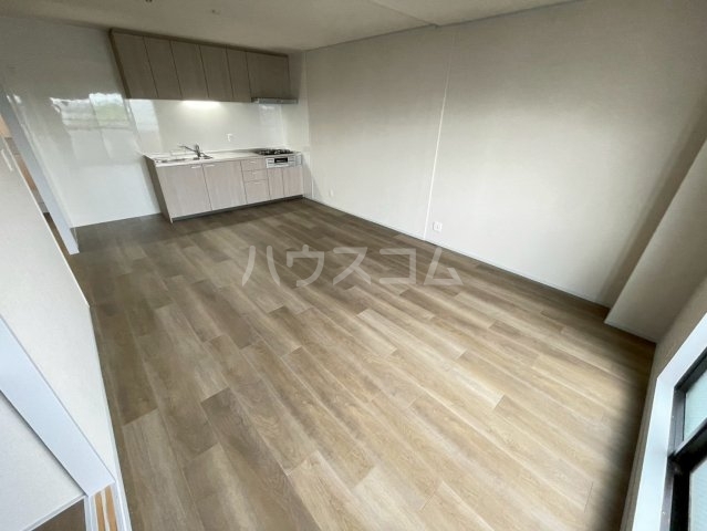 ����16