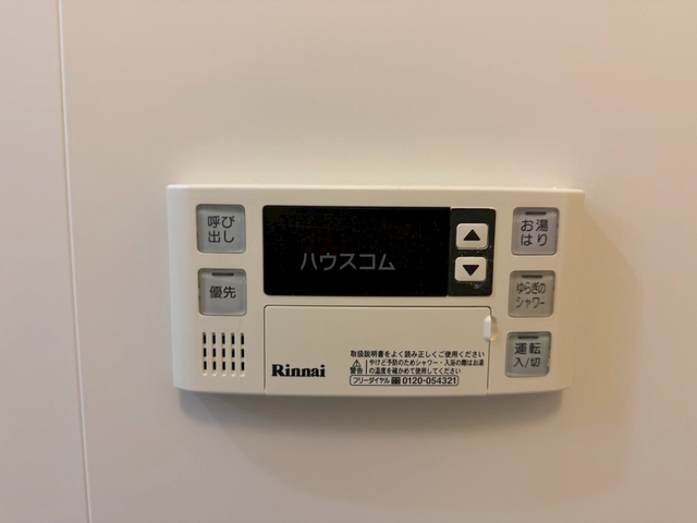 ����25