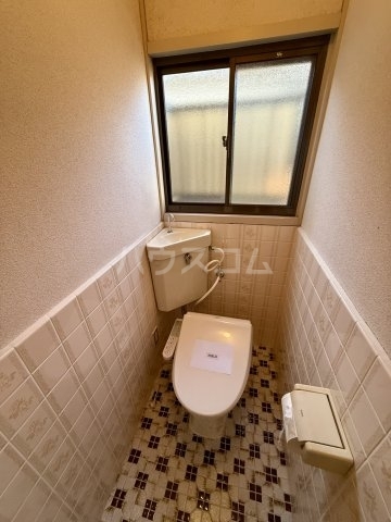 ����4