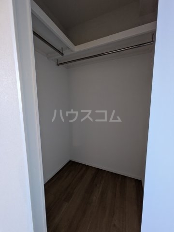 ����15