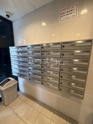 ����17