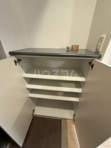 ����20