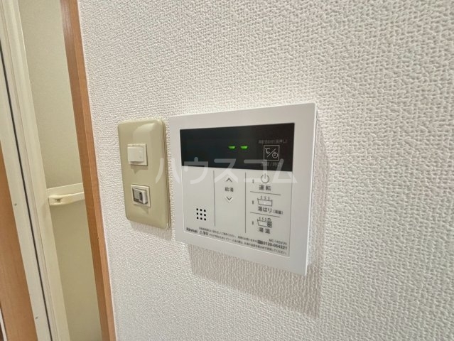 ����20