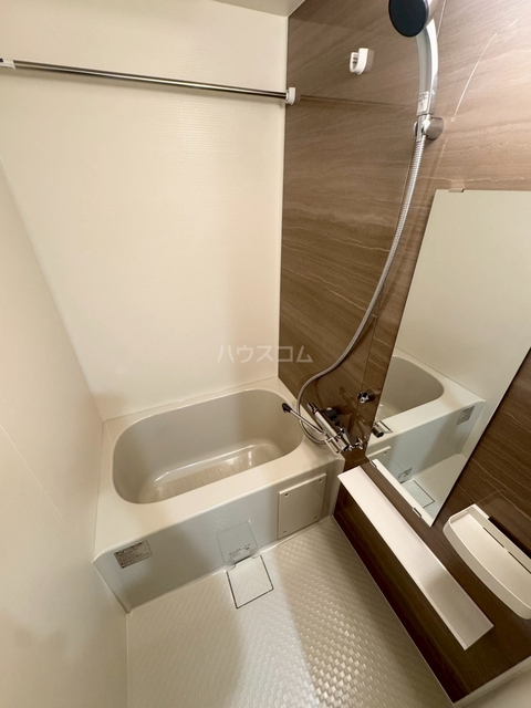 ����3