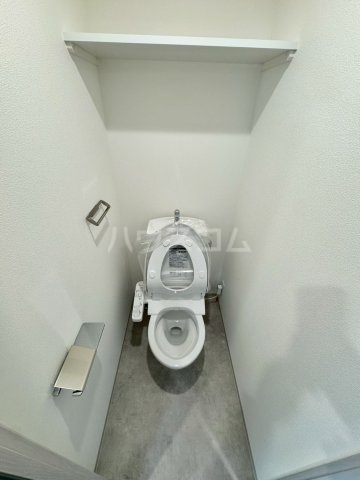 ����4