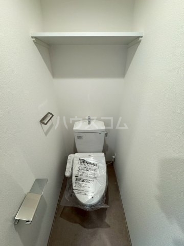 ����4