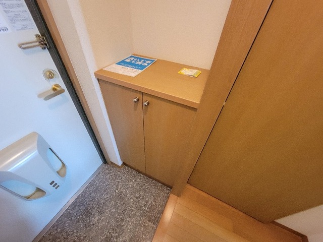 ����18