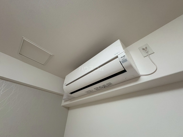 ����18