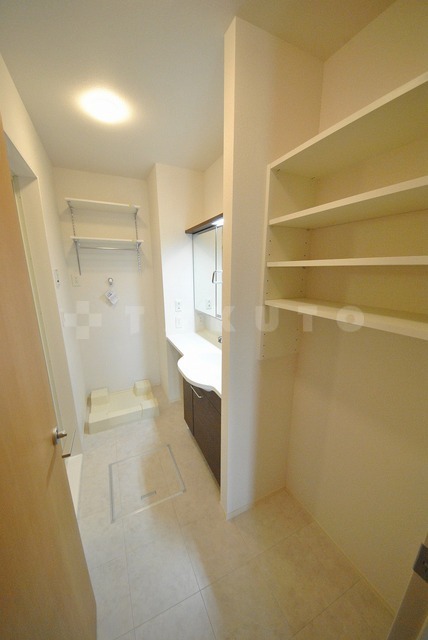 ����24