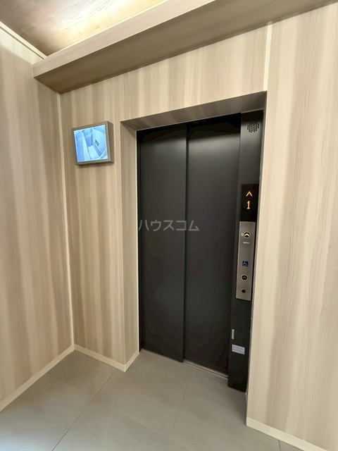 ����24